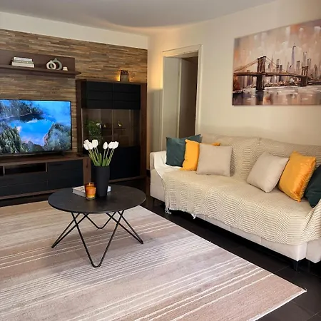 Stylish 1 Bedroom Near Iulius Town Apartmán *