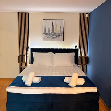 Stylish 1 Bedroom Near Iulius Town Apartmán *