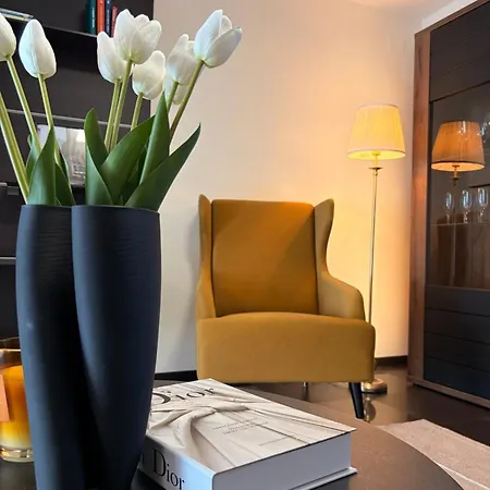 Stylish 1 Bedroom Near Iulius Town Apartmán